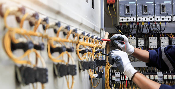 Professional Electrician technician working in Lake Holiday, IN